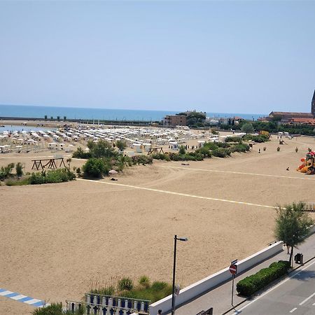 Hotel Delfino Caorle Kültér fotó
