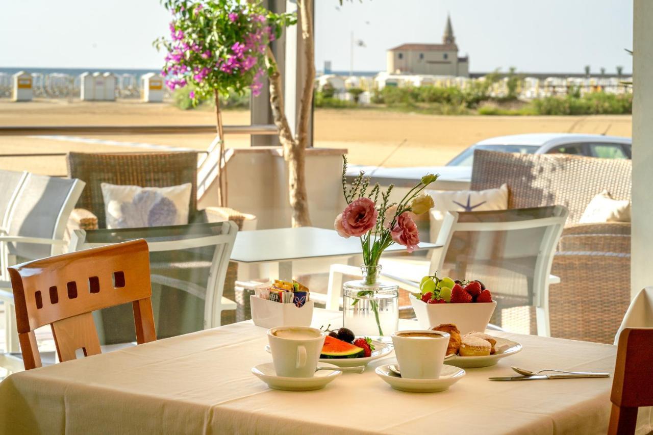 Hotel Delfino Caorle Kültér fotó