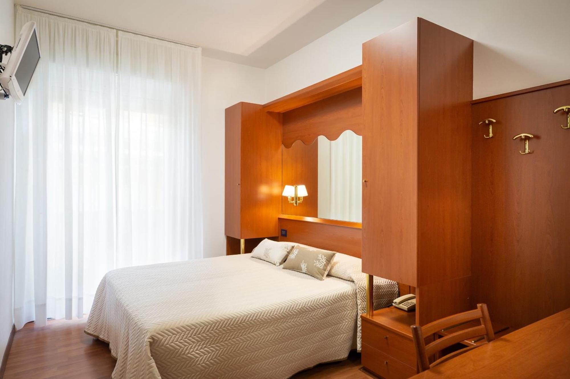 Hotel Delfino Caorle Kültér fotó