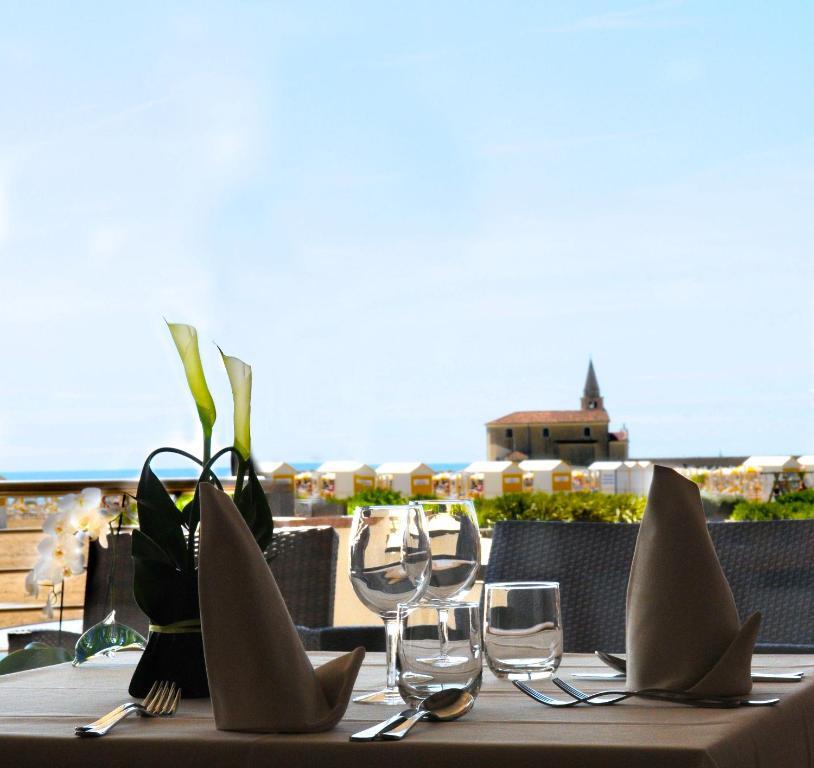 Hotel Delfino Caorle Kültér fotó