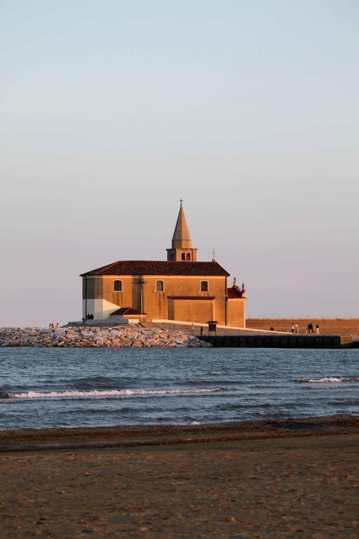Hotel Delfino Caorle Kültér fotó